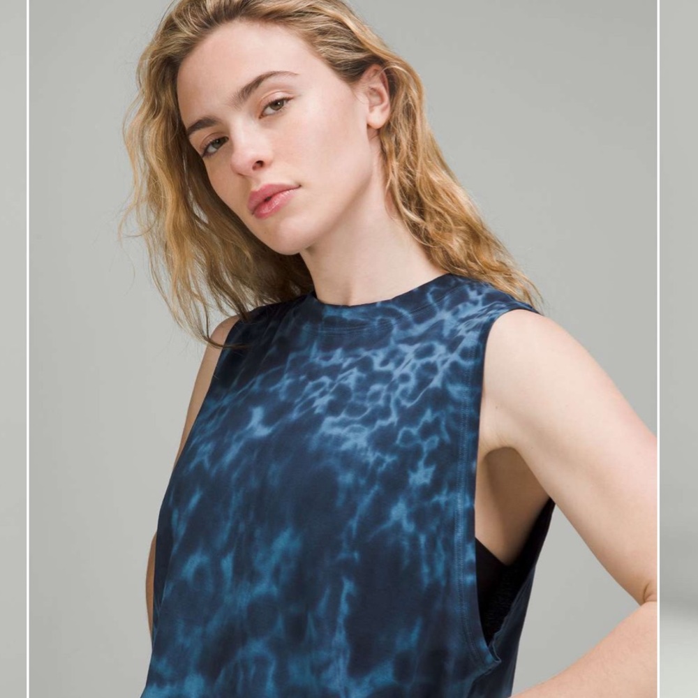 LIKE NEW lululemon All Yours Tank Marmoleado Tie Dye Soft Denim True Navy Size 4 - Picture 3 of 7